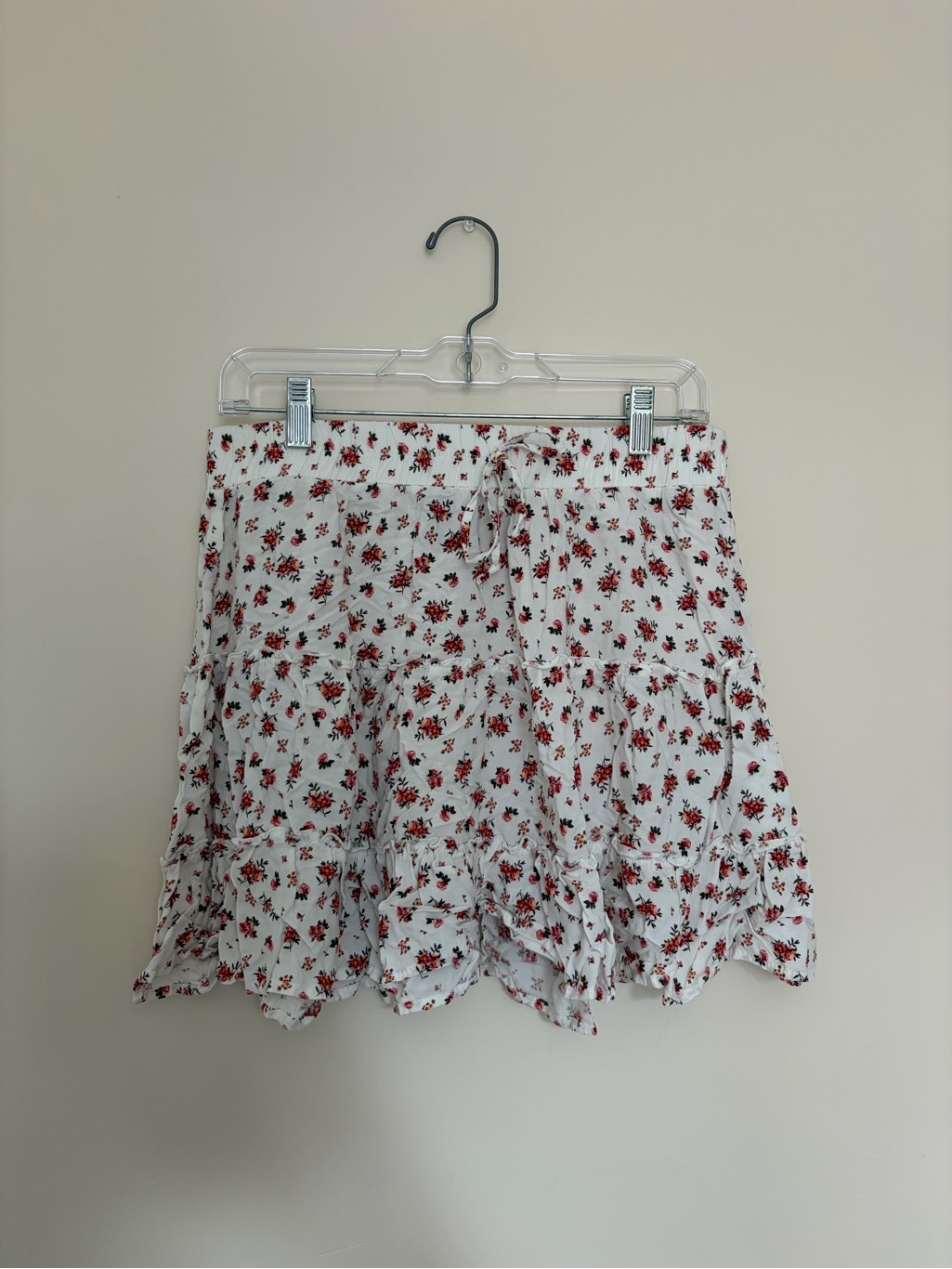 Rue21 White Mini Skirt With Red Floral Print